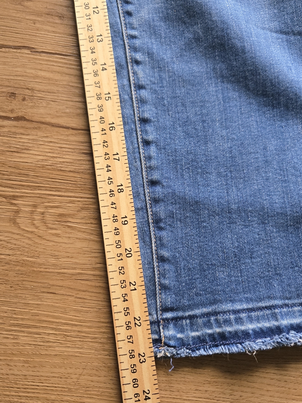 Chico's High-Rise Cropped Distresse Straight Leg Denim Jeans in Med Blue Sz 8 - Picture 6 of 7